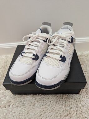 Jordan 4 Retro "Midnight Navy" sneakers Size 2 Youth